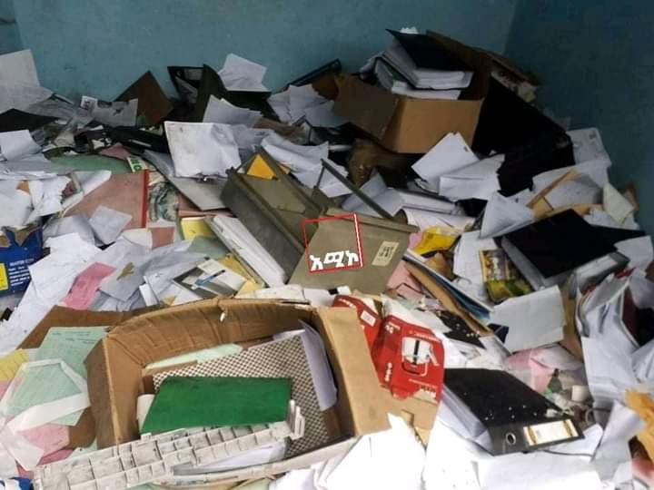 Queen_EthioSaba's tweet photo. @SuleimanAbdell7 @PowerUSAID @WFP @UN_HRC @SCRtweets @UNOCHA @antonioguterres @EU_Commission @StateDept @USAmbUN The UN world food program @WFP and the @USAID are screaming for the #Tegray crisis, But when the #TPLFTerroristGroup is destroying, looting & burning thier warehouse that belongs to the #Amhara and #Afar displaced innocent civilians, their mouths filled with water. #Hypocrisy! https://t.co/4qlAg62V01