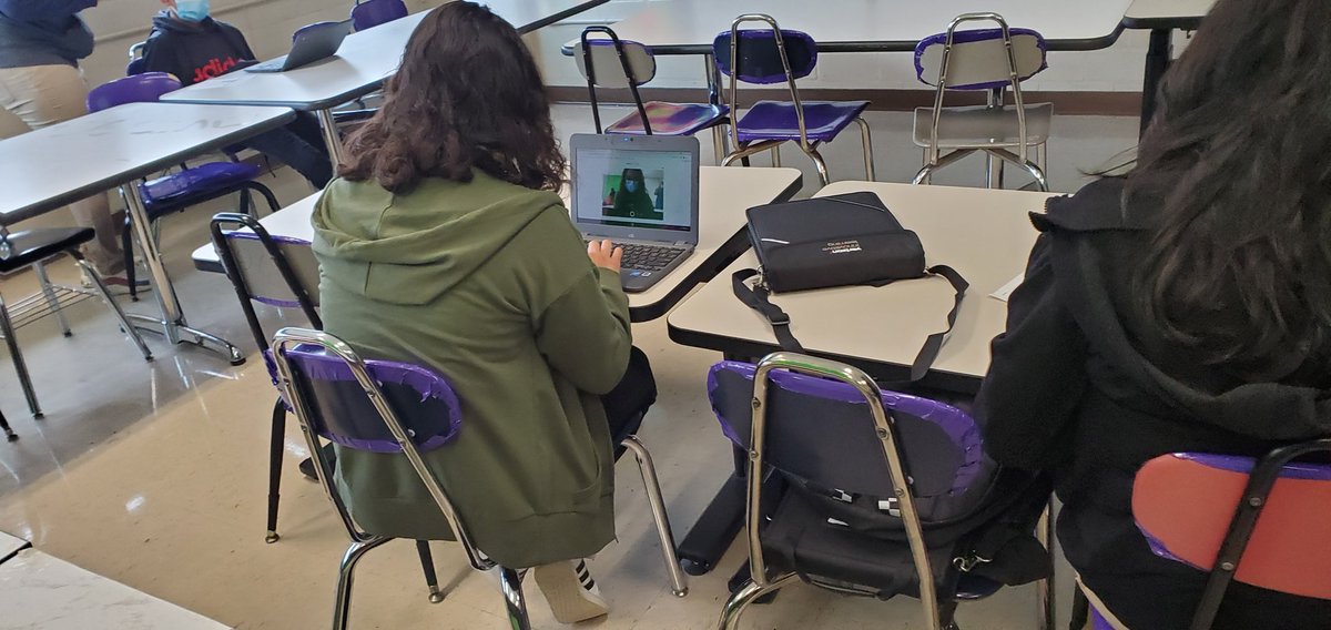 MzTechKNOWledgy's tweet photo. Students using their new Chromebooks from #VILS to learn to make a #Flipgrid in Technology Applications course @KeyMS_Cougars #HelloIam https://t.co/mbMQeykiqH