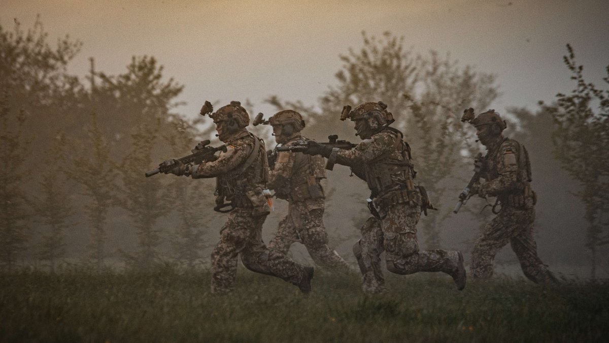 #ICYMI: Das #KSK hat im den ständigen Auftrag, Kräfte für Operationen zur Befreiung deutscher Staatsbürger im Ausland bereitzuhalten. Die Übung Black Star ist Abschluss und Zertifizierung eines dafür vorgesehenen Einsatzverbandes. Zum ganzen Beitrag: 
bundeswehr.de/de/organisatio…