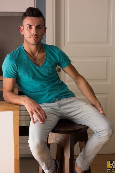 #twinks of https://t.co/cwOeERDvdw : ANDREA?? https://t.co/sK31v1rJcq