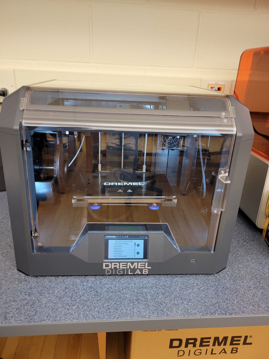 shs_Arch_Design's tweet photo. Great first day back to school! Can't wait to start using our newest 3D printer and new 3D scanner! #3Dprinting #3dmodeling https://t.co/1KQzJEG8nM