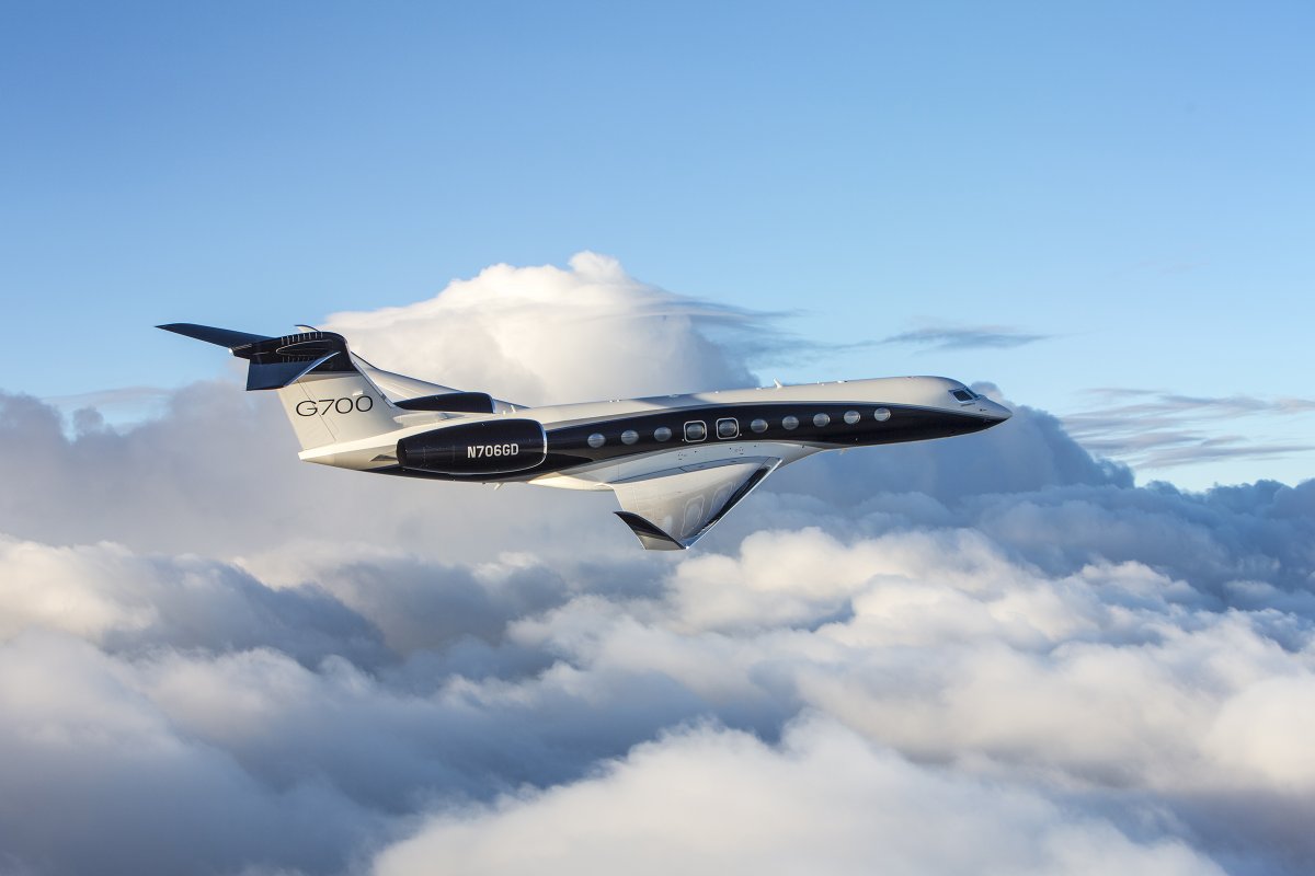#NEWS: The all-new #G700 set its first two city-pair speed records during its maiden international voyage. Carbon offsets are being applied for both flights.

✈️ Savannah to Doha: 6,711 nm/12,428 km | Mach 0.88 | 13h 16m
✈️Doha to Paris: 2,953 nm/5,469 km | Mach 0.90 | 6h 15m
