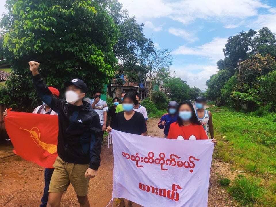 Guerrilla strike against military dictatorship on the afternoon of September 1 by residents from Dawei #ASEAN_StandForDemocracy #WhatsHappeningInMyanmar #Sep1Coup