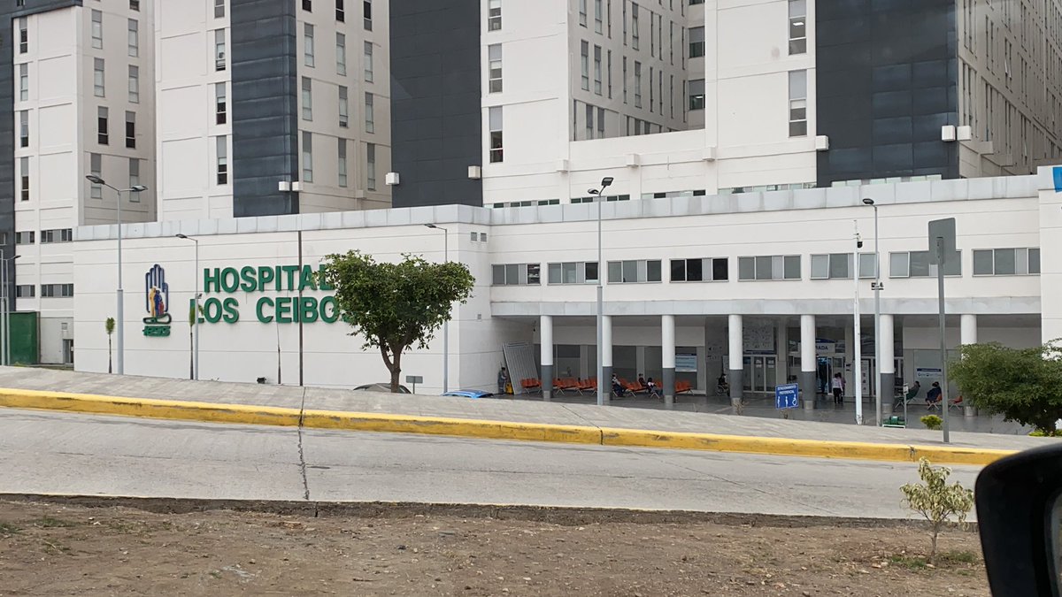 Me encanta ser la voz de los que no pueden defenderse. Estoy en el <a href="/IESSec/">IESS</a> de CEIBOS porque mi abuela tiene consulta y existe un Parqueo preferencial, sin embargo el guardia indica que es exclusivo para funcionarios, es decir, los discapacitados y 3era edad deben subir y bajar..