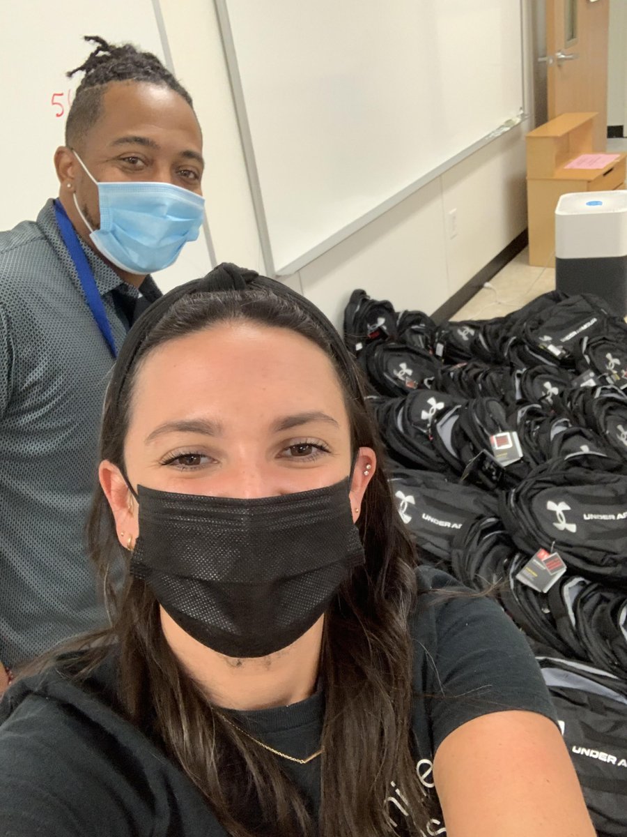 Smiles all around! There's nothing like new backpacks and school supplies to start the year off right. Thank you <a href="/amazon/">Amazon</a> for your generous support for CIS NOVA and students in our community. Learn more: press.aboutamazon.com/news-releases/…