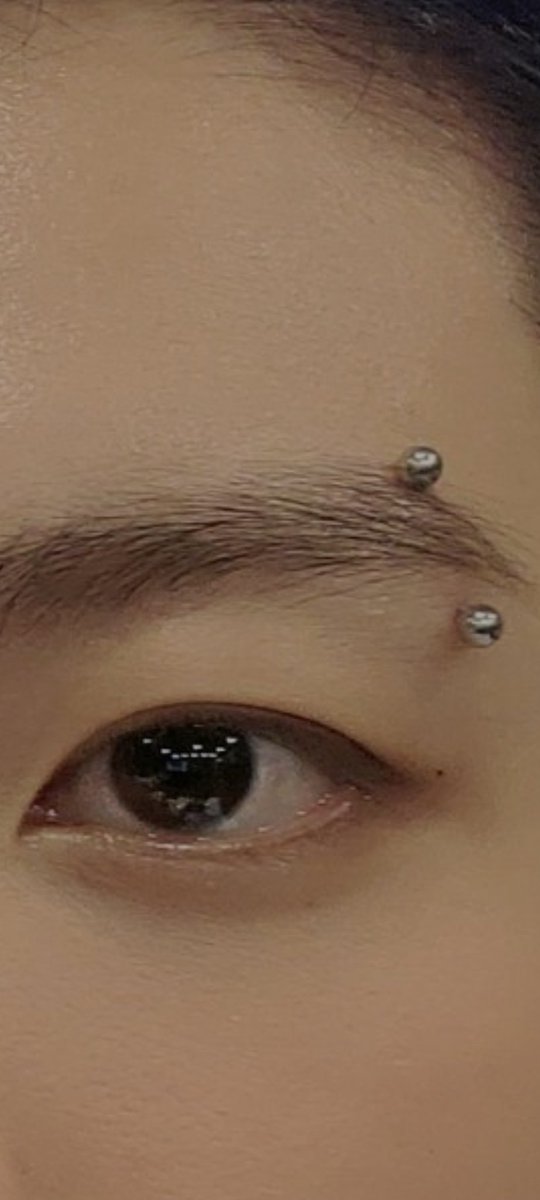 mapui_prinsloo's tweet photo. @BTS_twt These piercing though😭😍😍😍😍 https://t.co/Nm0G0CEakU