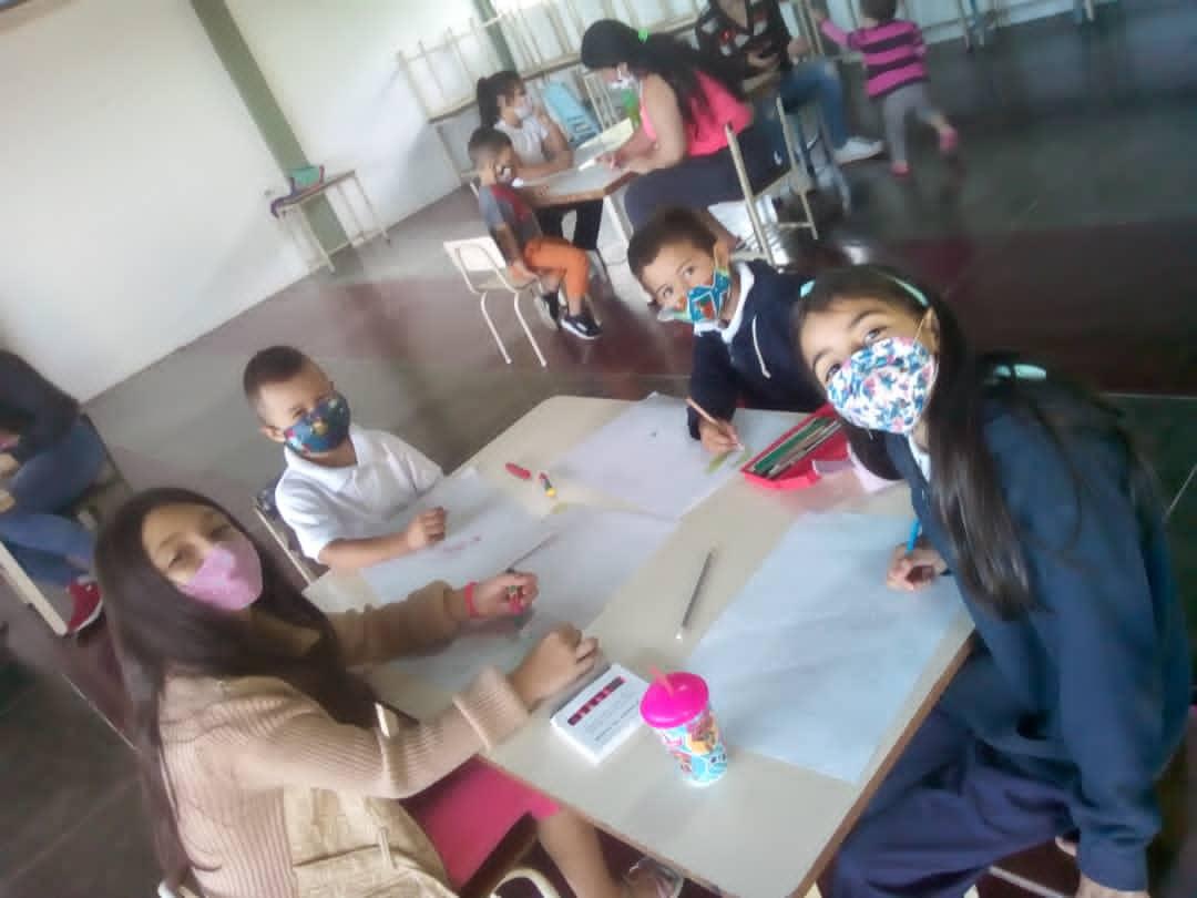sracapachoviejo's tweet photo. Así iniciamos el día de Hoy en Escuelas Abiertas Agosto Bicentenario desde Capacho Tierra de Hombres y Mujeres amantes de la PAZ.... Venceremos @charlychaves @Crazet2011 @yelitzePSUV_ @supervisionZET1 @ZonaEducTachira @PSUVTachira @Tachira_Jpsuv @FeveemTachira https://t.co/4RnAP5OjQG