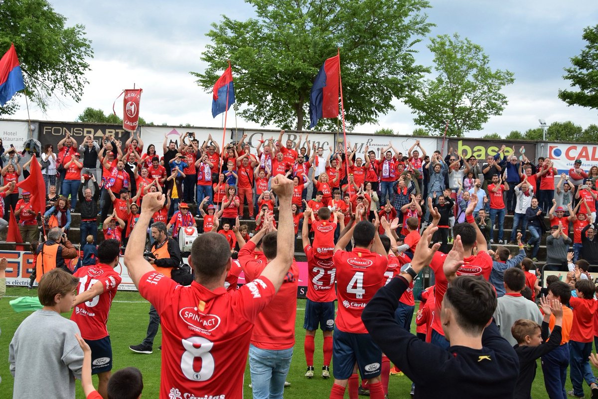 😏🔙

Qui recorda l'últim #OlotCastelldefels?

☑️ Victòria de la #UEOlot (5-0) per aconseguir el cinquè títol de #3div5 de la història.

⚽ Gols de <a href="/marcmas9/">Marc Mas Costa (💙,🧡) ALVA FAM 💜</a> (3) i <a href="/HectorSimon84/">Hèctor Simón</a> (2).

♥️ 𝘊𝘰𝘮 𝘱𝘦𝘳 𝘰𝘣𝘭𝘪𝘥𝘢𝘳 𝘢𝘲𝘶𝘦𝘭𝘭 8 𝘥𝘦 𝘮𝘢𝘪𝘨 𝘥𝘦𝘭 2017...

#Seguim100delOlot