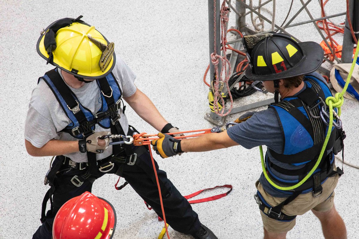 ColSafety's tweet photo. Last Wednesday @Columbia_Fire got hands-on training at our Columbia, MO location. We can't wait to host them again on our in-house towers. Thank you, @Columbia_Fire for your dedication to safety and training!
#BeSafeDoMore #AlwaysReady https://t.co/E2dljdKmWi