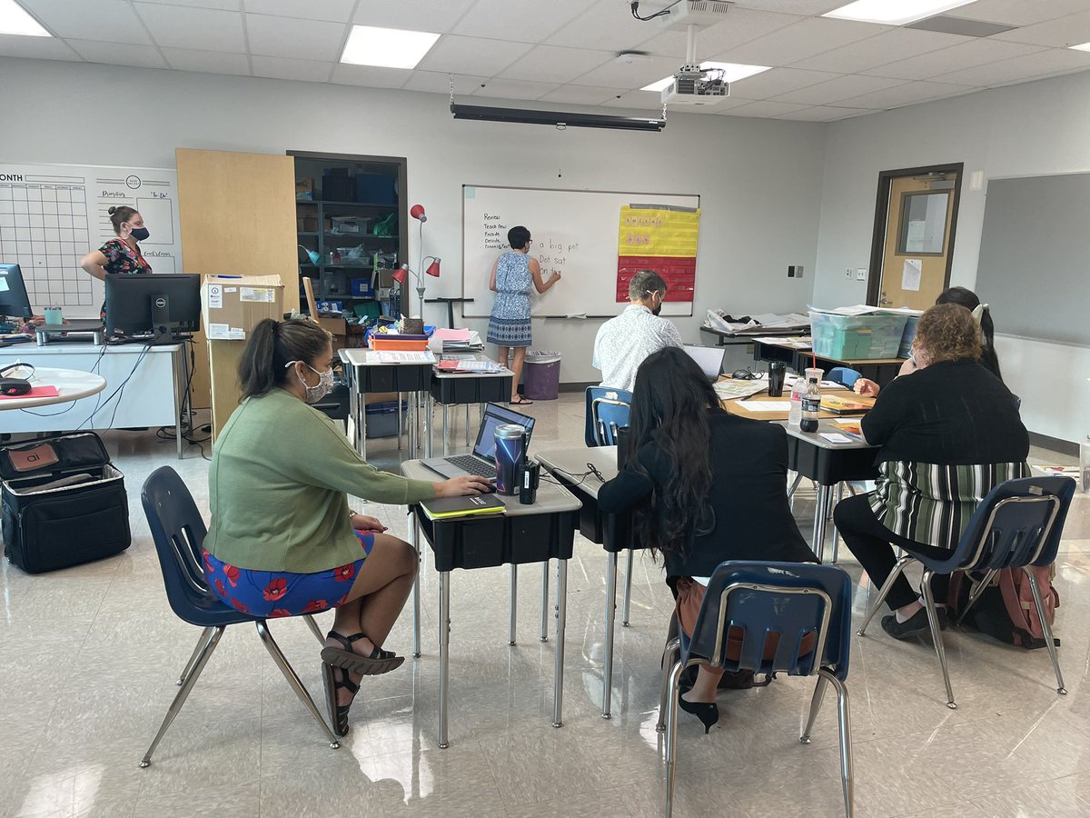 Fundations training <a href="/dvisd_bes/">BatyES</a> this morning with <a href="/HReneHedemann/">Rene' Hedemann</a> !  The first grade team working hard for fidelity of implementation!  #DVProud #DVFocus