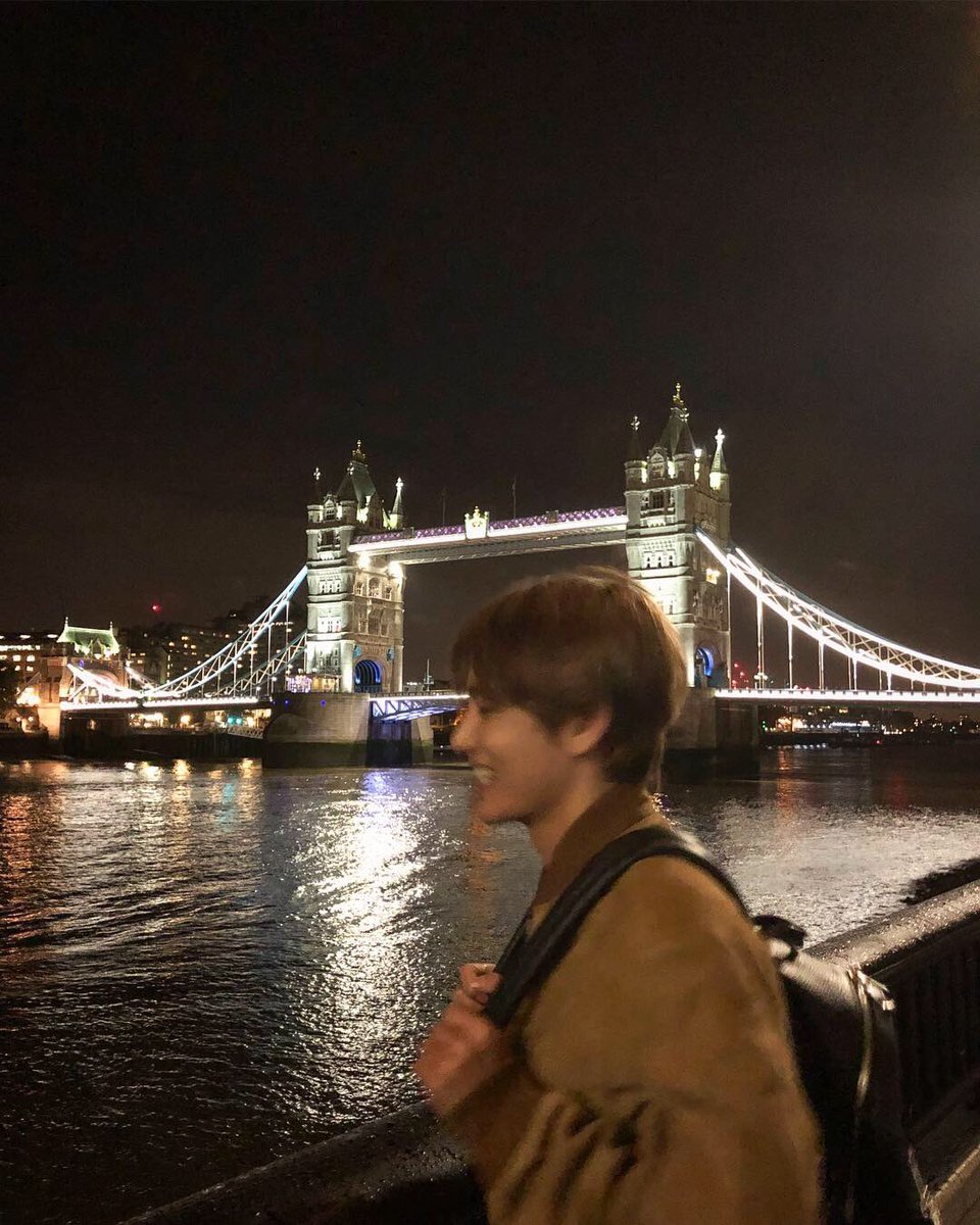 SERENDlPTAE's tweet photo. taehyung loves london: a thread https://t.co/BuigIOkcAW