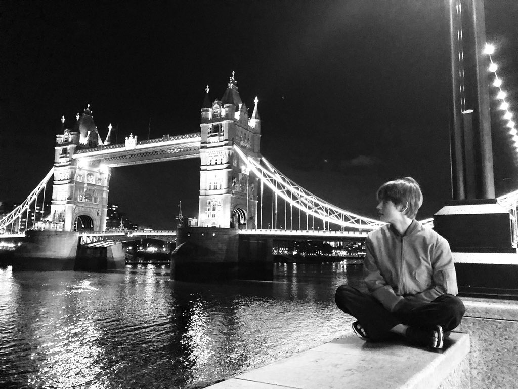 SERENDlPTAE's tweet photo. taehyung loves london: a thread https://t.co/BuigIOkcAW