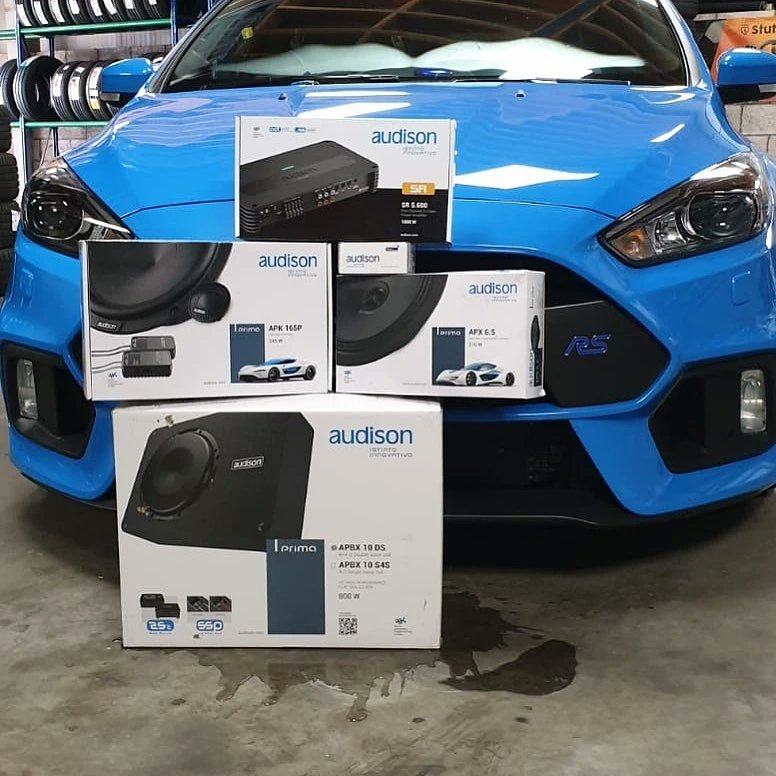 😲@skidzfalkirk Simple but effective 🇮🇹 upgrade for this Ford Focus RS 🏁 featuring Prima speakers and  subwoofer box 🔊 and SR amplifier 🎵

#ford #focus #fordfocus #focusrs #rs #fordfocusrs #fordrs #focusrsmk3 #rsmk3 #audison #audisonprima #hifi #speaker #simplebuteffective