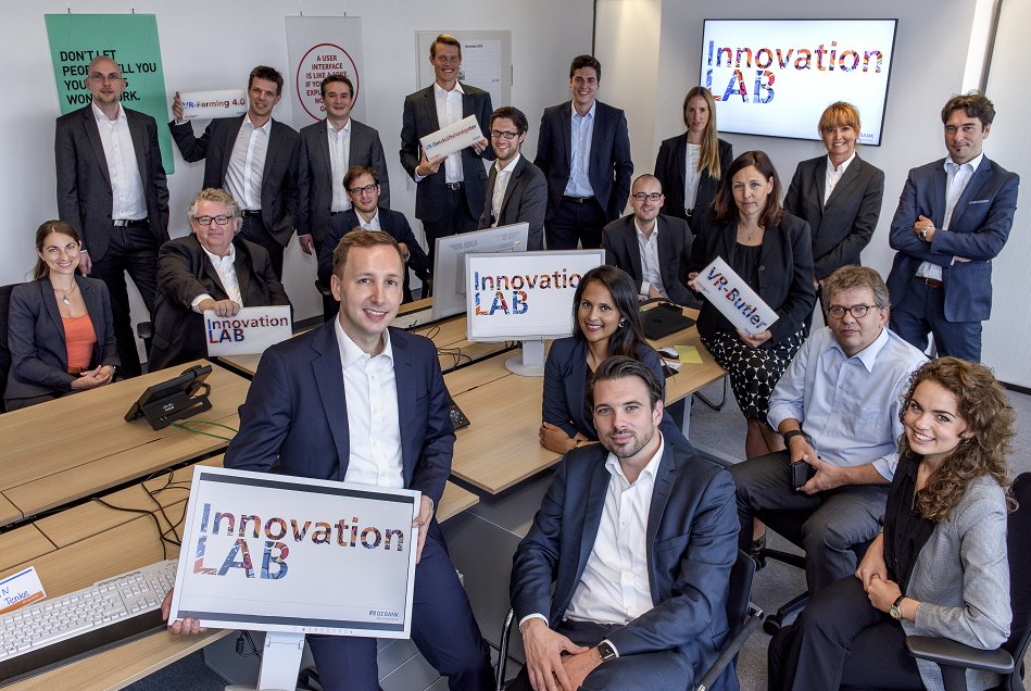 blicklog's tweet photo. Irre, wie die Zeit vergeht: 5 Jahre Innovation LAB der @dzbank Gruppe. Auf dem Foto die Start Team von damals. Der @fsw hat drüben bei LinkedIn einen Post dazu geschrieben und zieht etwas Bilanz. https://t.co/ZpCHBaPk9D https://t.co/1QkEnPYeML