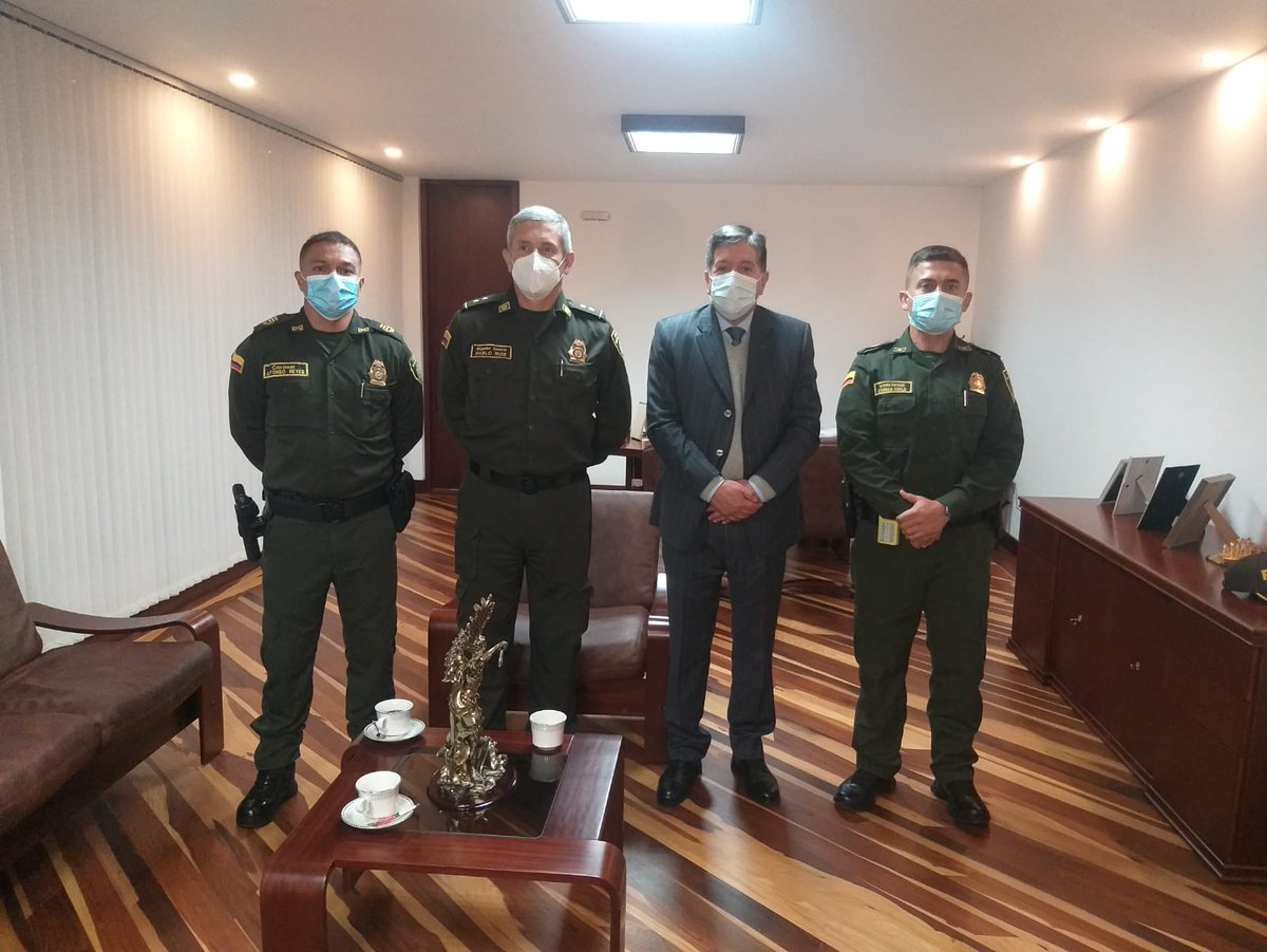 Con un compromiso Institucional con los ipialeños, el Alcalde Municipal de Ipiales, Luis Fernando Villota Méndez se reunió con el Brigadier General Pablo Ruíz, comandante regional Valle, Cauca y Nariño con el fin de desterrar la delincuencia en el Municipio. <a href="/PoliciaColombia/">Policía de Colombia</a>