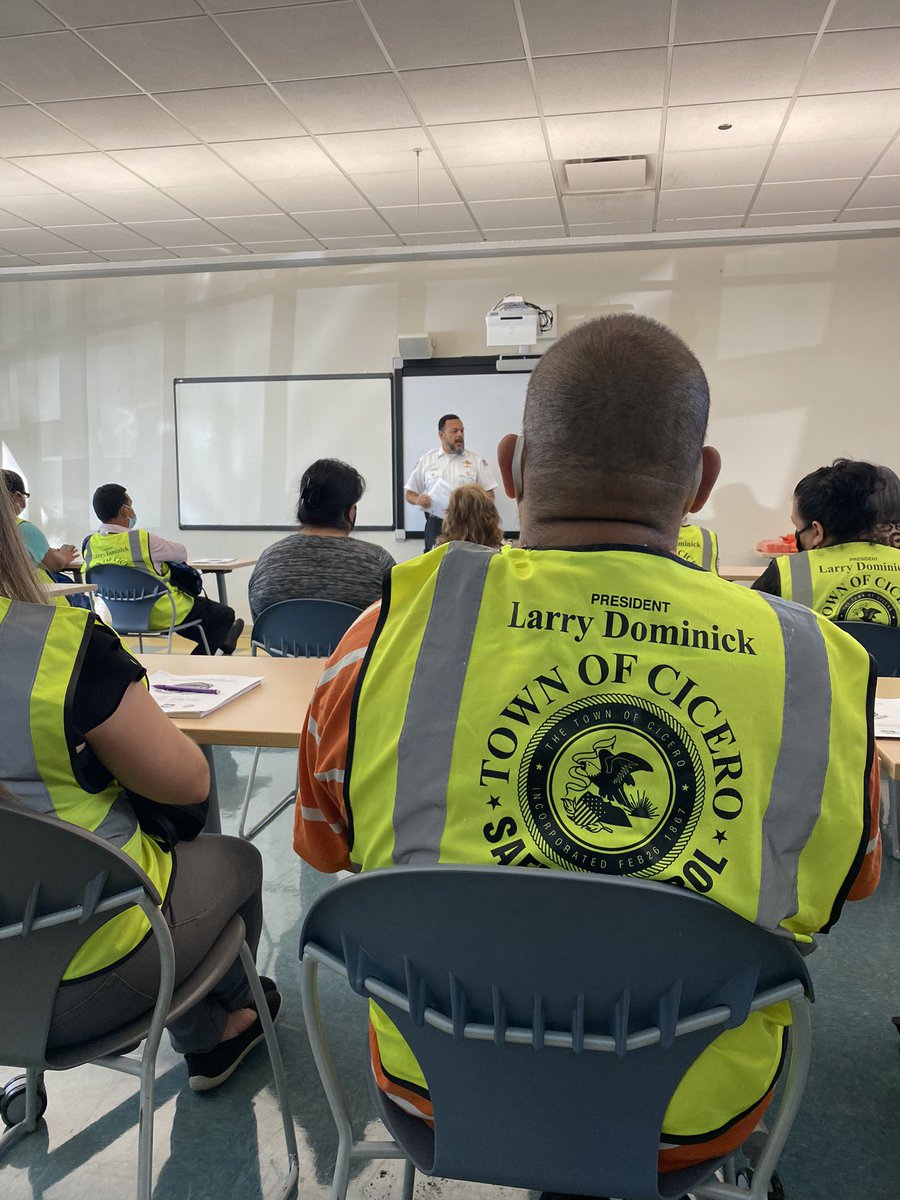 joshgalvan75's tweet photo. First parent patrol meeting in person of the school year ! Glad to be back!#mortonpride #orgullomorton https://t.co/aMSKP3UYFK