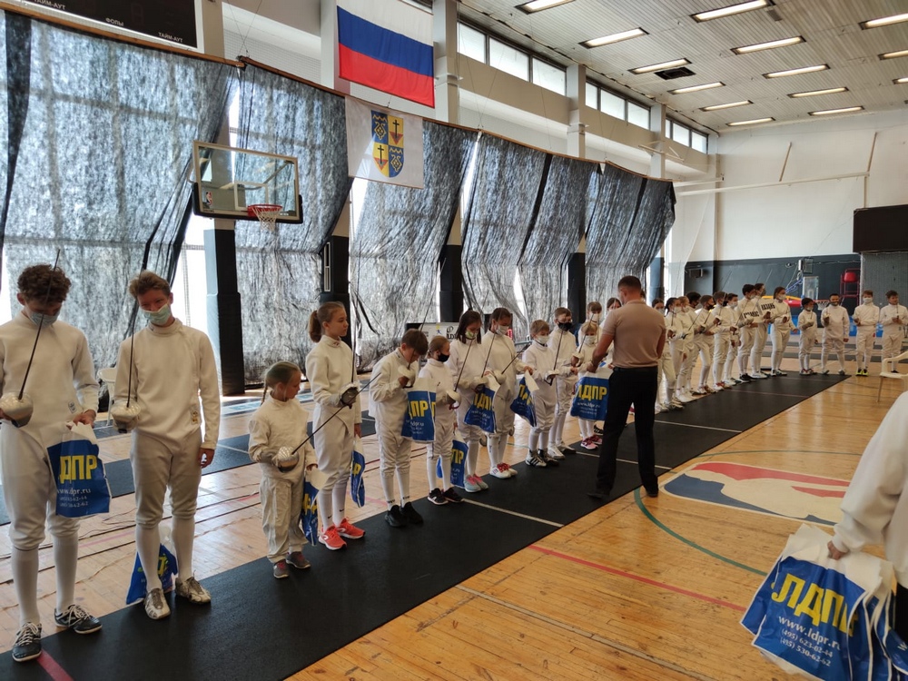 В Тольятти во дворце спорта «Волгарь» при поддержке ЛДПР прошёл всероссийский турнир по фехтованию на саблях на призы Анны Башта.

#samara_ldpr_63 #лдпр_спорт