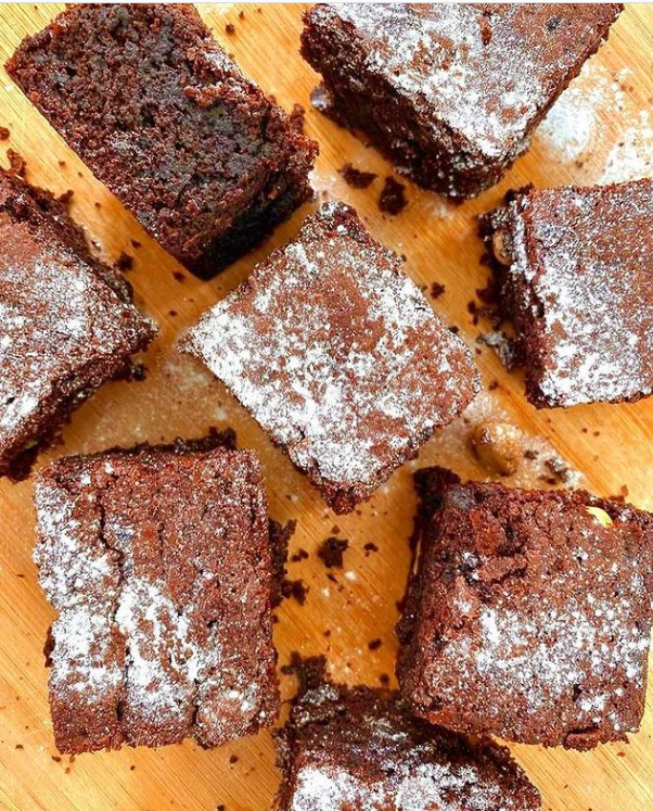 These chocolate hazelnut brownies by halalfoodgal are the stuff of dreams 🥰 The perfect Friday treat!

instagram.com/p/CTFMcDPDKkZ/