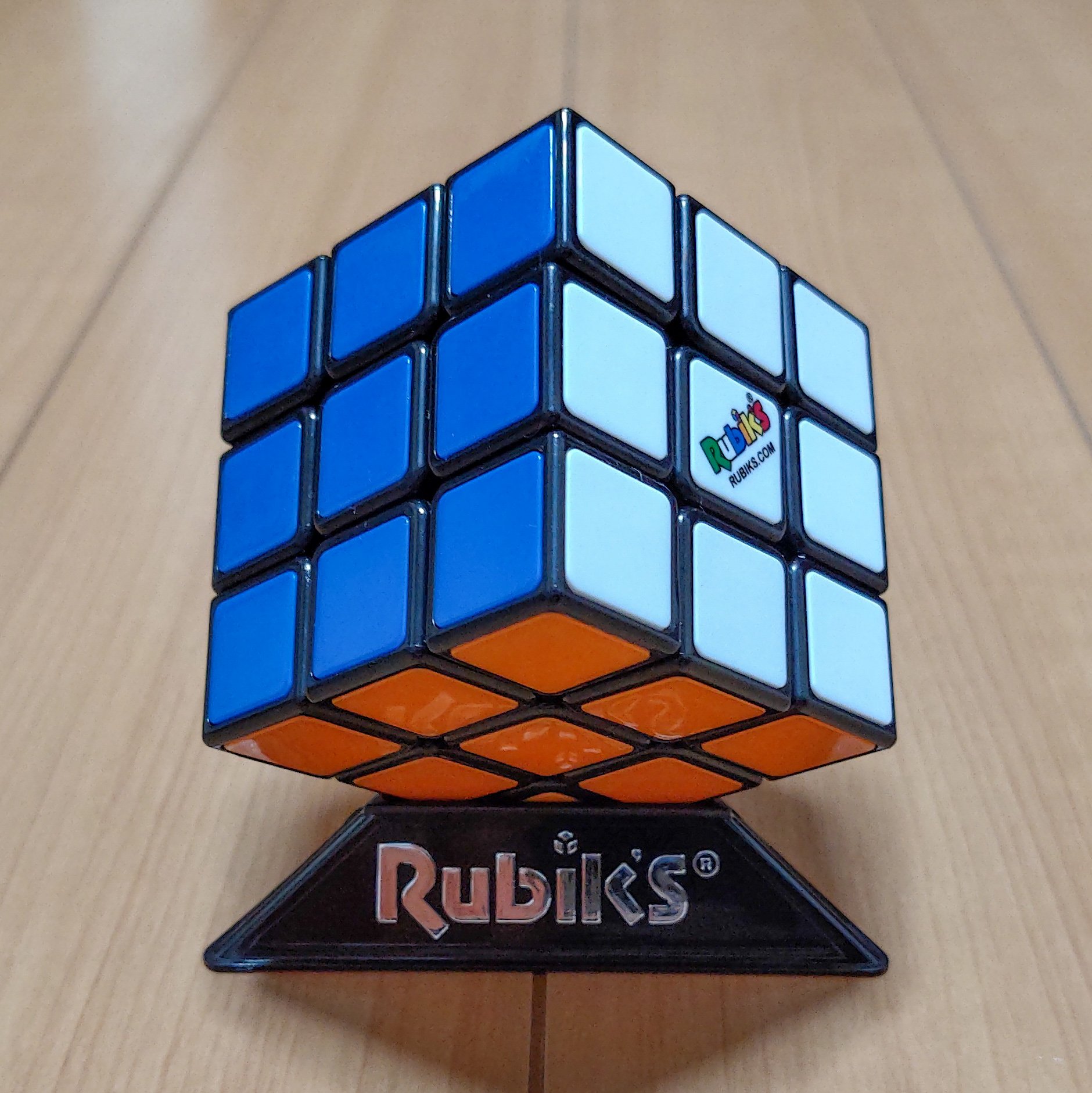 Oakcape ルービックキューブ 初めて揃えた 攻略動画を見ながら4時間掛かった T Co C9c1bmerpn Twitter