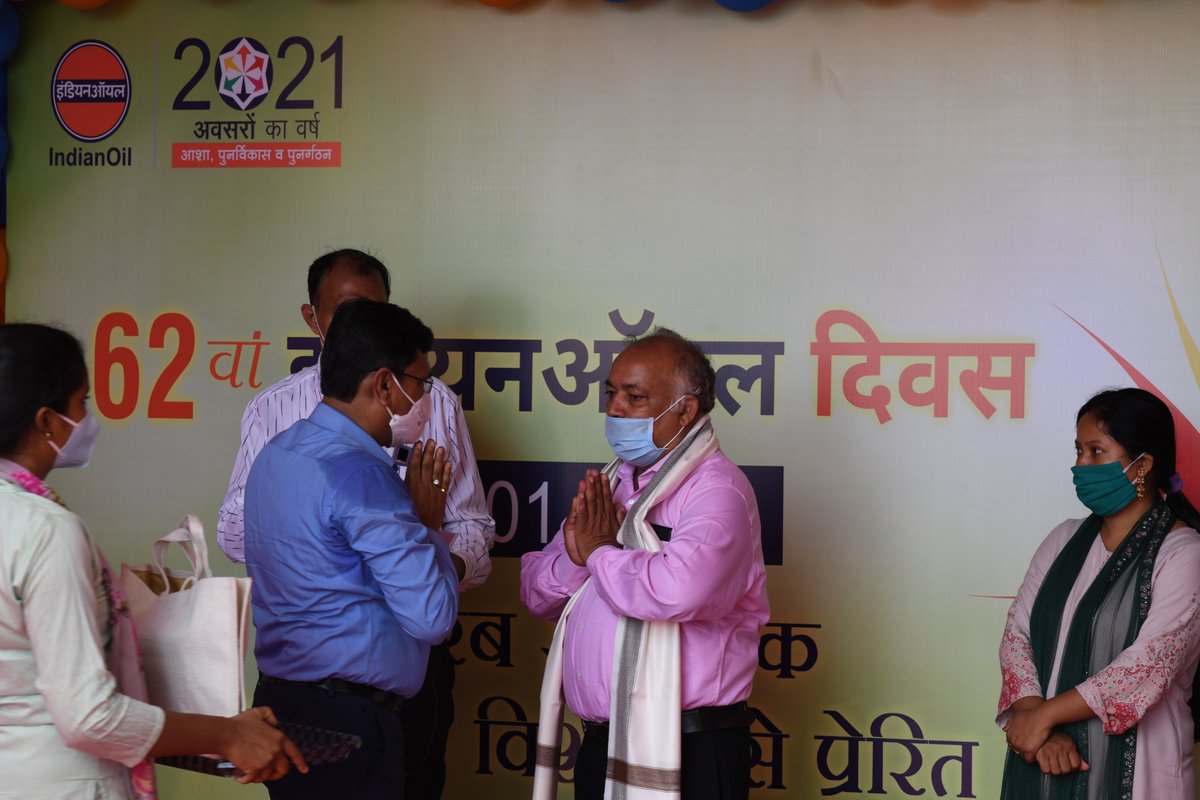 IOCLRanchiDO's tweet photo. These are our #PillarsOfSuccess
Our dealers have been witness of our journey of last 62 years.
On 62nd #indianoilday we feel lucky and proud to felicitate our #ChannelPartners who have been the face of @IndianOilcl
@ChairmanIOCL @DirHR_iocl @VigyanKumar @vibhashioc @IOCL_BIHAR https://t.co/Kizd0ZemF3