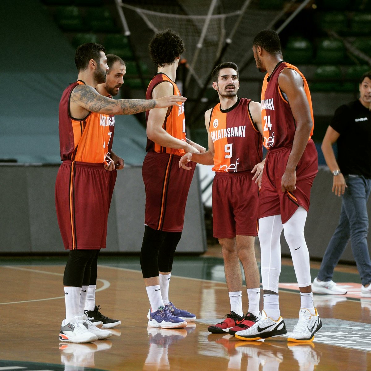 Dört eksikle oynadığımız ikinci hazırlık maçımızda da galibiz! ✅

Maç sonucu | Darüşşafaka 66 - 68 Galatasaray NEF

Blackshear Jr. 15, Kravish 13, Rıdvan 11, Okben 9 Göksenin 6, Canberk 6, Sadık 6, Eray 2

#HereComeTheLions 🟡🔴🦁