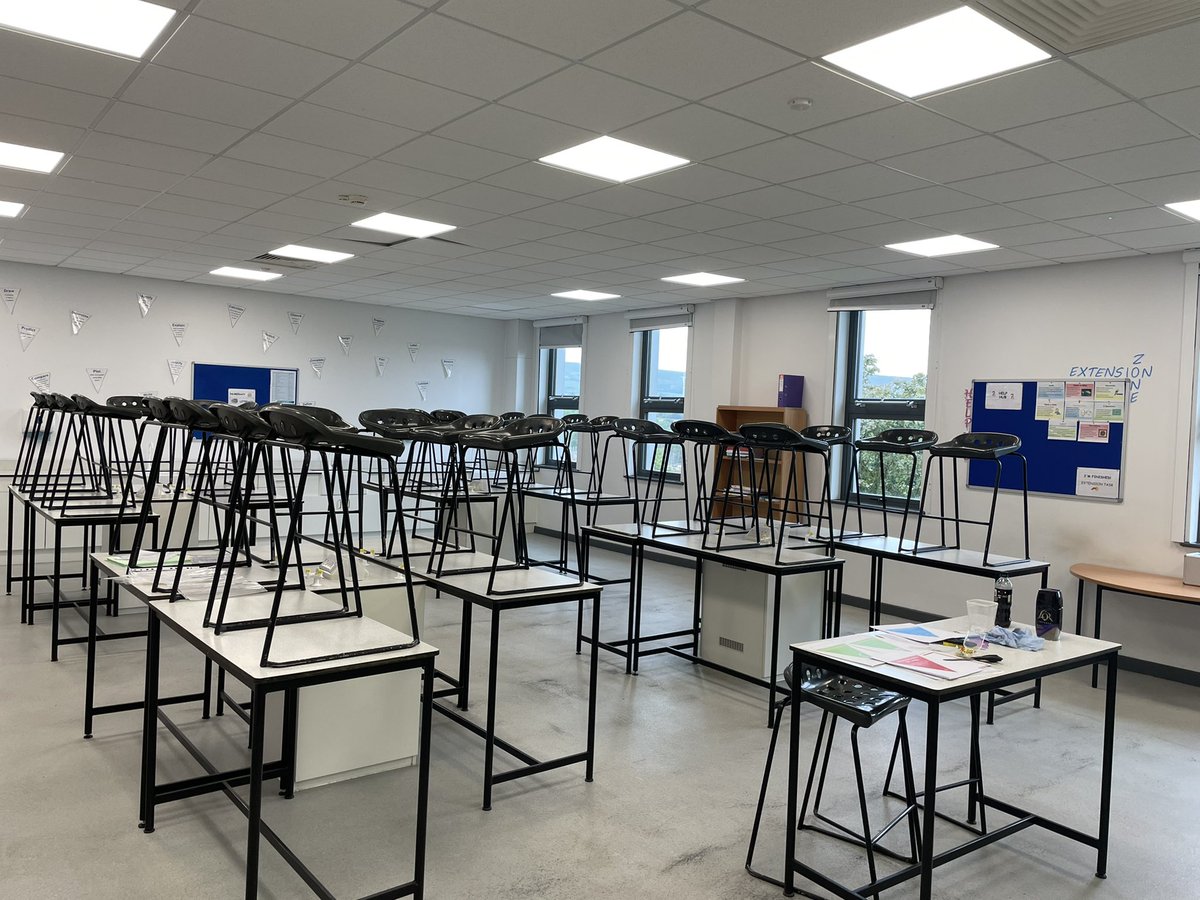 ClareDiMichele's tweet photo. I have my very own lab!!! #ECT #RoomPrep https://t.co/OlKK6eyeHl