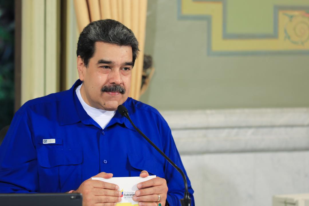 NicolasMaduro's tweet photo. Recibimos la llegada del mes de septiembre, renovando la esperanza y el compromiso que tenemos por triplicar los esfuerzos para alcanzar la meta de vacunados, y avanzar por los caminos del desarrollo, el entendimiento y la Paz. ¡Rumbo a la Batalla Electoral del próximo #21Nov! https://t.co/16LFkH2CTG