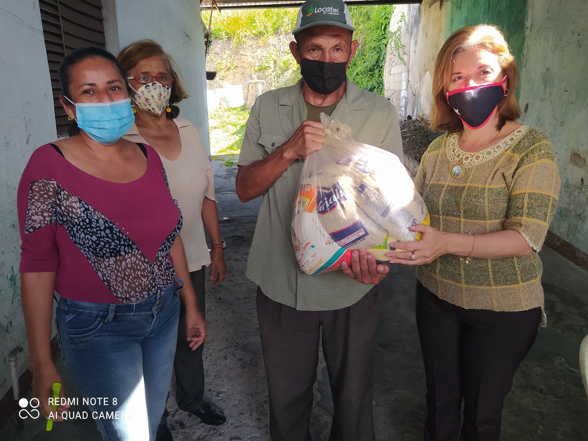 joset_isidro's tweet photo. Con suma alegría reciben las 231familias del #Clap Maisanta II que comprende los sectores San Rafael y Balnquizal del municipio #CapachoNuevo la incorporación al reloj de atención y el beneficio alimentario. #CapachoNuevo100%Clap
@FreddyBernal 
@LealTelleria 
@tachira_gmas https://t.co/fBz7N9Qs0G