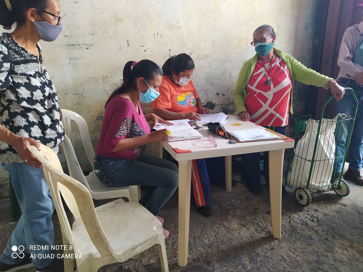 joset_isidro's tweet photo. Con suma alegría reciben las 231familias del #Clap Maisanta II que comprende los sectores San Rafael y Balnquizal del municipio #CapachoNuevo la incorporación al reloj de atención y el beneficio alimentario. #CapachoNuevo100%Clap
@FreddyBernal 
@LealTelleria 
@tachira_gmas https://t.co/fBz7N9Qs0G