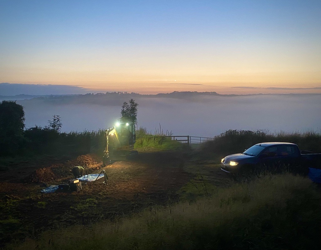 ab_and_beyond's tweet photo. Perks of being up before anyone else - you get to capture uninterrupted views of a Devon sunrise. Thanks to AB's Creative Partner Marcus for capturing these beautiful shots last weekend whilst on a shoot with our client @CaterpillarInc 🎥

#clientshoot #devonsunrise #AgencyLife https://t.co/ZrO8LZGVOw