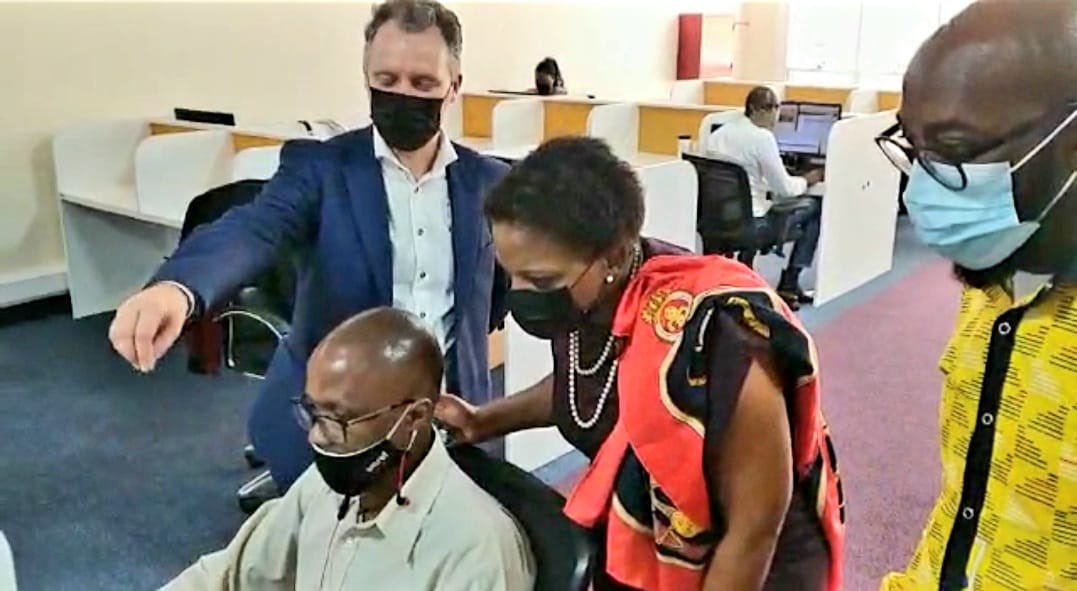 Yolandacuba's tweet photo. When in our markets, love spending time with our customers or spending time listening to our customers. Spent some time at the customer experience centre at @mtnug with the CEO @wimMTNUG 🇺🇬and head of our region’s operations @jerrysokoj
#Puttingcustomersfirst✊🏽
#GoodTogether https://t.co/NPUyxp5dgg