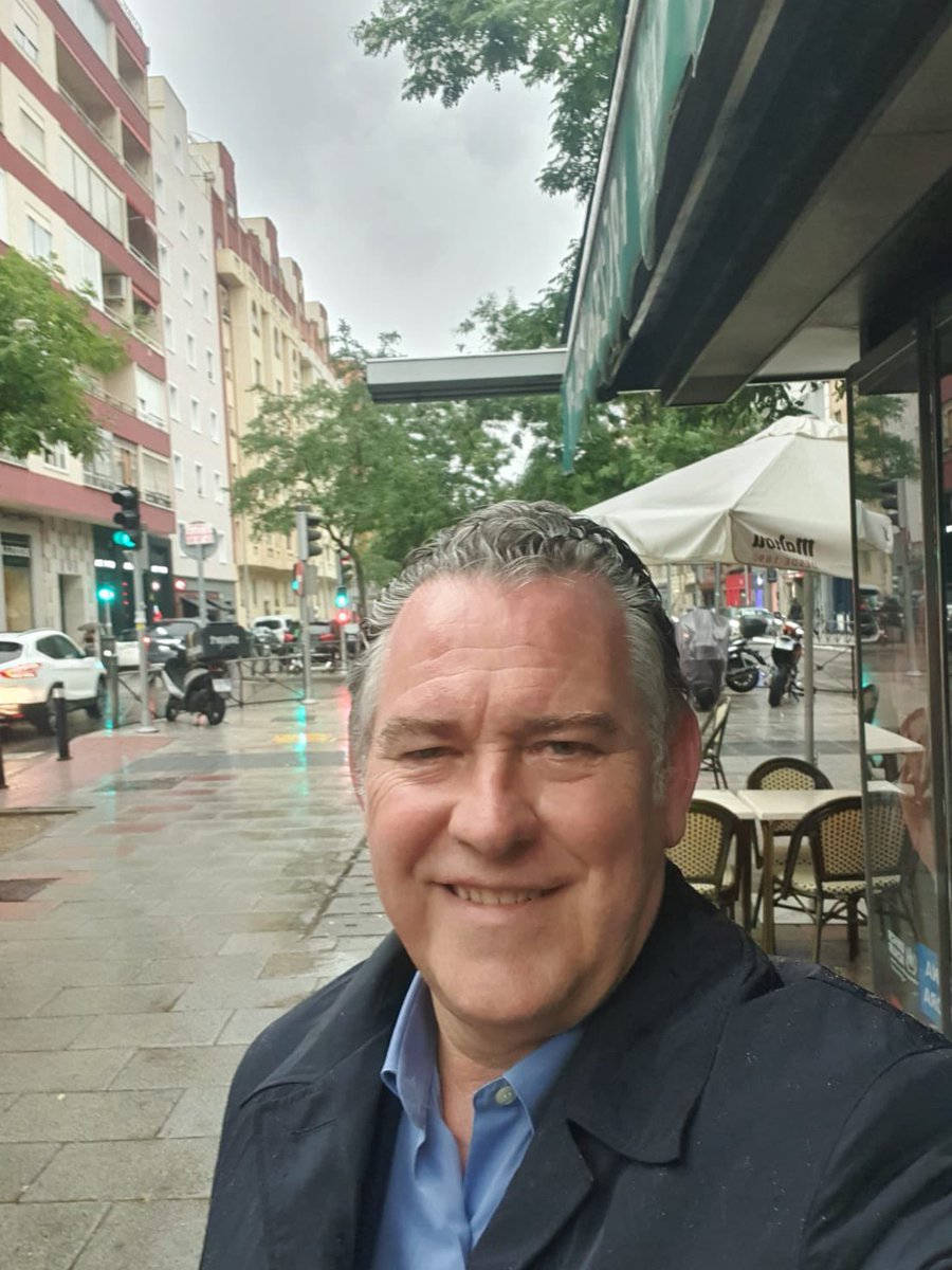 errozja's tweet photo. Tras largos días de calor en los que no he parado,  hoy toca visitar a un vendedor en su casa del barrio de Retiro,  con una agradable tarde de tormenta como fondo. Si quieres que te ayude a vender tu casa, contacta conmigo.  #Vendeconunasonrisa #súperAgente #agenteinmobiliario https://t.co/ASqhIaMvOw