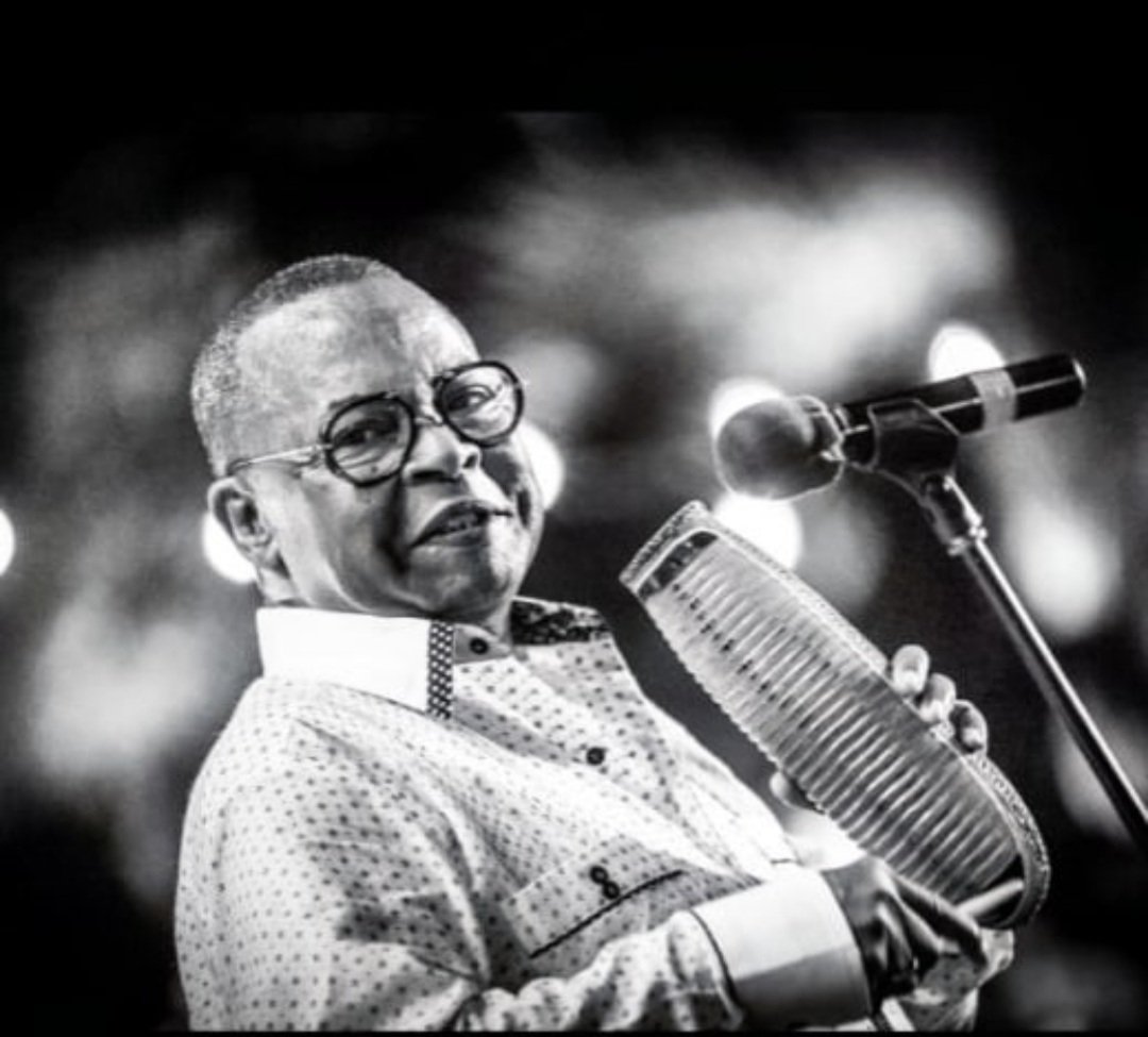 Hoy empezamos el mes con yna triste noticia, el sonero mayor Adalberto Alvarez ha fallecido!legado de maestría nos ha dejado!. Descance en paz maestro! 

The sonero mayor Adalberto Alvarez passed away!he left us a legacy of mastery!. Rest in peace!