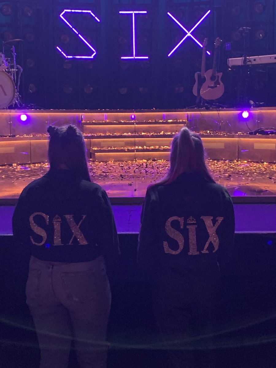 saw six with @eloise_h4 and it’s honestly amazing👑the entire cast was outstanding and their vocals were out of this world
thank you so much @LaurenDrew2 @MadsBulleyment @CaitlinTipping3 @Shaka_SingUK @Jennifer_cald and elena💗
