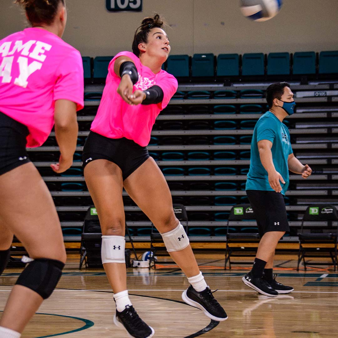 Junior <a href="/linaperugini_/">Lina Perugini</a>  ranks 13th in the nation with 5.75 digs per set. She matched her career-high versus Duke on Aug. 27 with 27. 💪🏐  #tealnation #chantsup
