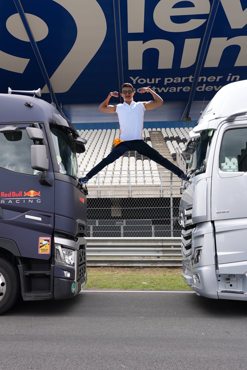 McLarenF1's tweet photo. @MercedesAMGF1 We couldn't help ourselves... 😉 https://t.co/kpely2qsFm