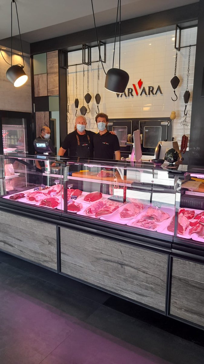 The best #butchers have it very clear ... the best way to get customer loyalty is to obtain the best level of satisfaction for chosing and coming to your place #piraovens #pira90luxed #piraedseries #piraluxseries #Bari #grilling #foodporn #recipes  #charcoalovens #cookingoncoal