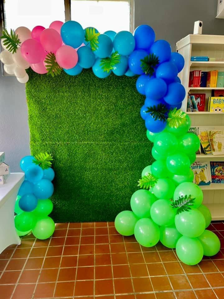 eventitbvi's tweet photo. It's #CreativeWednesday !

The #EventItBVI team shows our  balloon decor and event set-up skills on this book signing event! 
Congratulations to Miss Anika Christopher

Follow us on instagram :@eventitbvi

#BalloonDecor #BeautyAndBrains #BlackGirlMagic #PlantingPeace https://t.co/M7aaNKfEdH