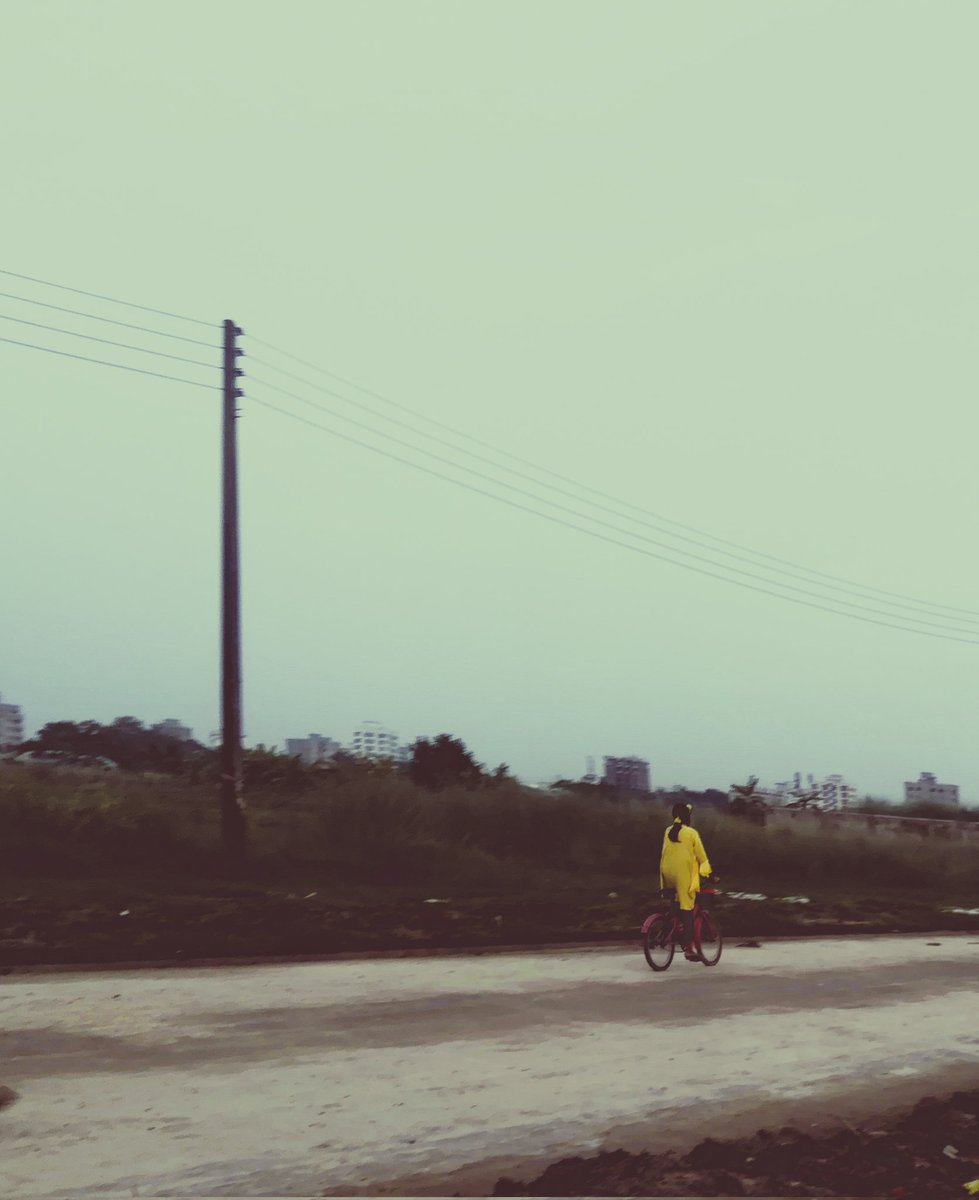 Riana__Islam's tweet photo. Lost in her own world 
 
#childhood #childhoodmemories
#lowquality #afternoon #earlyseptember #September  #September2021 #bicycle #cycling  #CycleSeptember #CyclingRoad #girl #leisure #Dhaka #dhakatoday #Bangladesh #bangladeshi #bangladeshishot https://t.co/E7f5rj7PIU