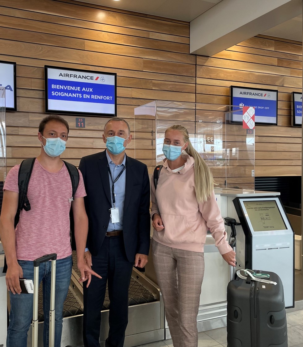 Un nouveau départ aujourd’hui pour plus de 200 soignants sur notre vol #AF766 à destination de la #Guadeloupe, accueillis par les équipes d’#AirFrance à #ParisOrly.