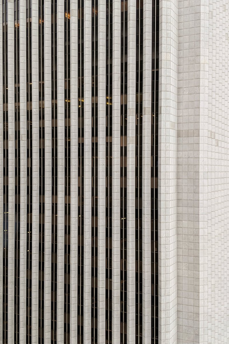 astro_adi's tweet photo. Have you ever seen a marble clad skyscraper? This building is covered in Italian Carrara marble from top to bottom!!
Taken on a Google Pixel 3 from the Prudential Center.
#aoncenter
#architecture
#chicago
#illinois
#art
#photography
#mobilephotography https://t.co/o1Qg2JjGn7