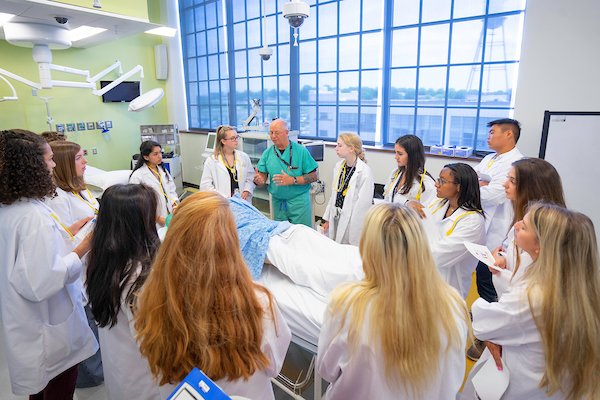 CEAL simulation manager, Ian Saunders, simulating intubation for a @WakeForest Camp Med event. What #simulation activity would interest you?#hcsimweek21