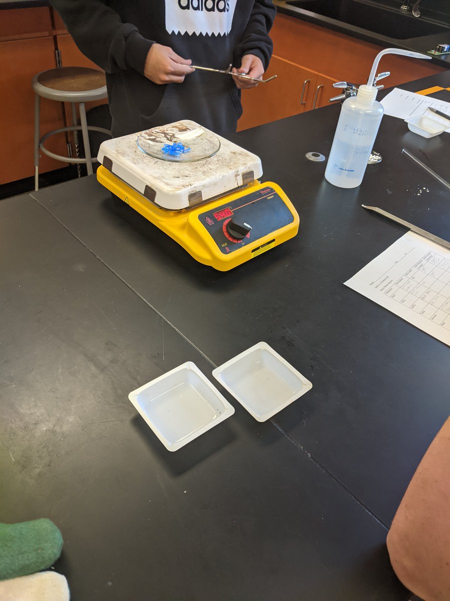 mrs_mc_science's tweet photo. S's exploring properties of ionic and covalent bonding today in #apchem #labdaysarethebest #weDOscience #inquirybased @WFHS_HS https://t.co/SbZ3FWdEDa