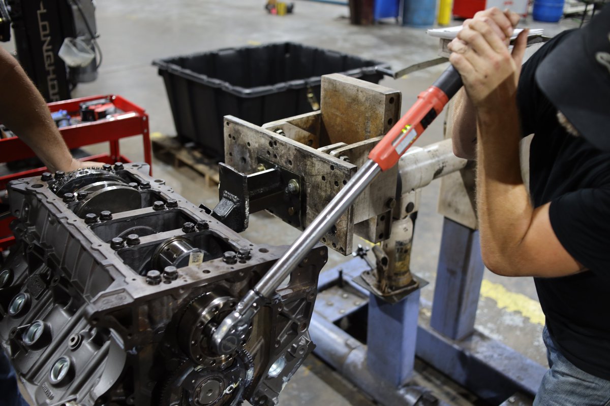 Ain't no robots here, no sir. We provide jobs to American🇺🇸 men👨‍🏭 and women👩‍🏭, not mr.roboto🤜🤖. @bolivartn @JacksonTNFire @CityofJacksonTN @CityOfMemphis 
#norobots #bluecollarpride #diesel #dieselmechanic