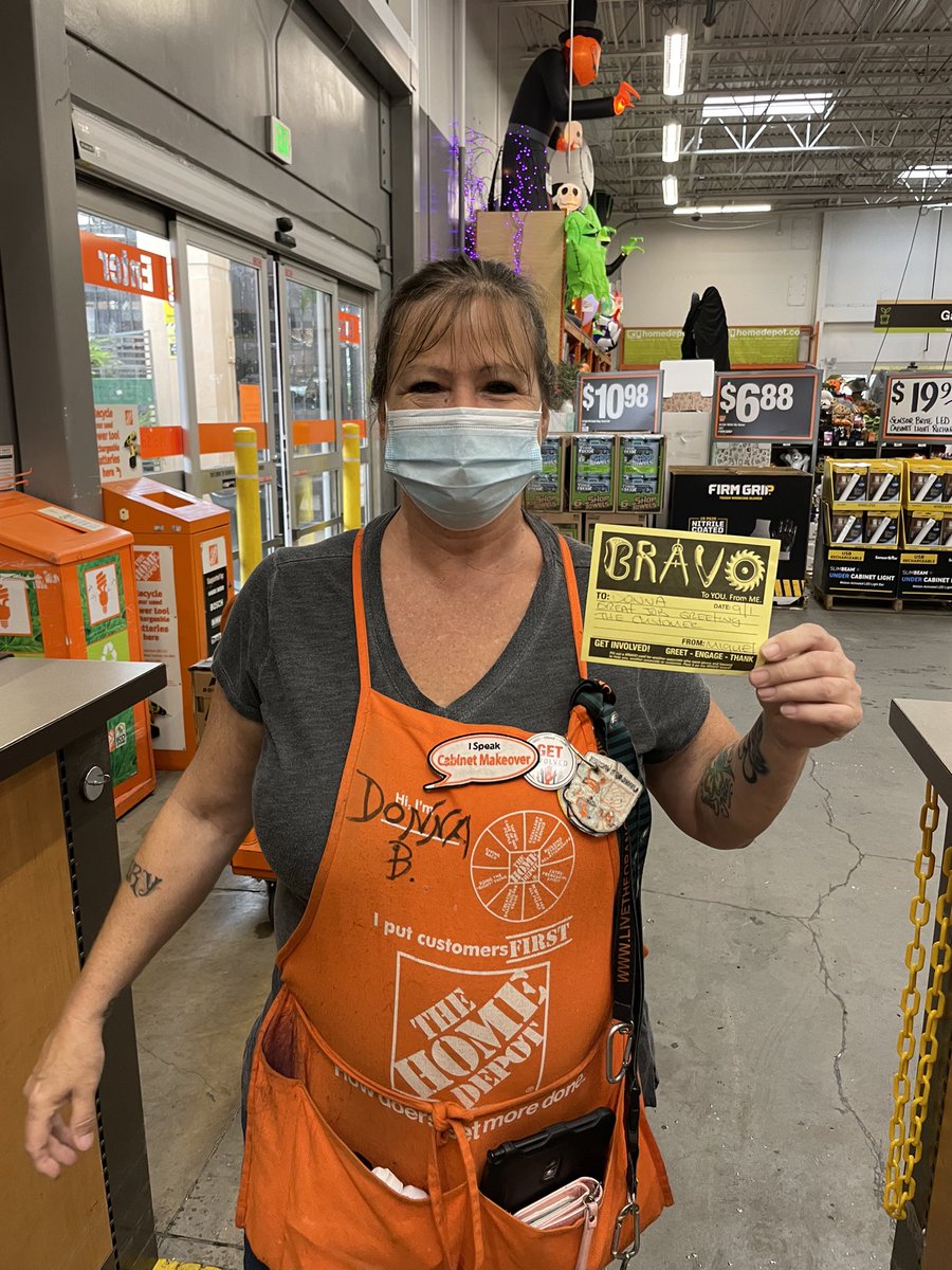Meet our ROCKSTAR 🌟 greeter, Donna. Asking random customers how their G.E.T. experience was, the responses are “outstanding, very pleasant &amp; delightful”! Thank you, Donna for leading by example! @RamonEstevez12 <a href="/Eduardothd6357/">Eduardo Chaves</a> <a href="/garydemarinis/">Gary DeMarinis</a> <a href="/CrickettSurls/">Crickett Surls</a>