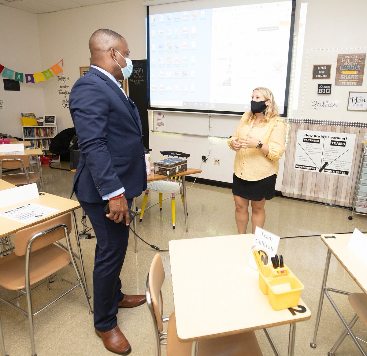 📸  Photos from opening day for students at <a href="/CockeysvilleMS/">Cockeysville Middle</a> on Monday. #Back2BCPS | @BCPS_Sup | <a href="/bcpstv/">BCPS-TV</a>

Album flic.kr/s/aHsmWB8Czc