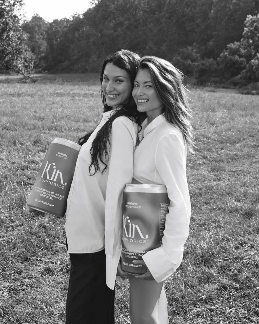 KIN EUPHORICS 🦋 - bebidas para el cuidado cerebral. 

“Respaldadas por la ciencia y llenas de amor” - Bella Hadid y Jen Batchelor. 

Kin nació como un experimento. Hecho para transformar el ritual social más antiguo del mundo, beber, en un acto consciente de ser mejor.
