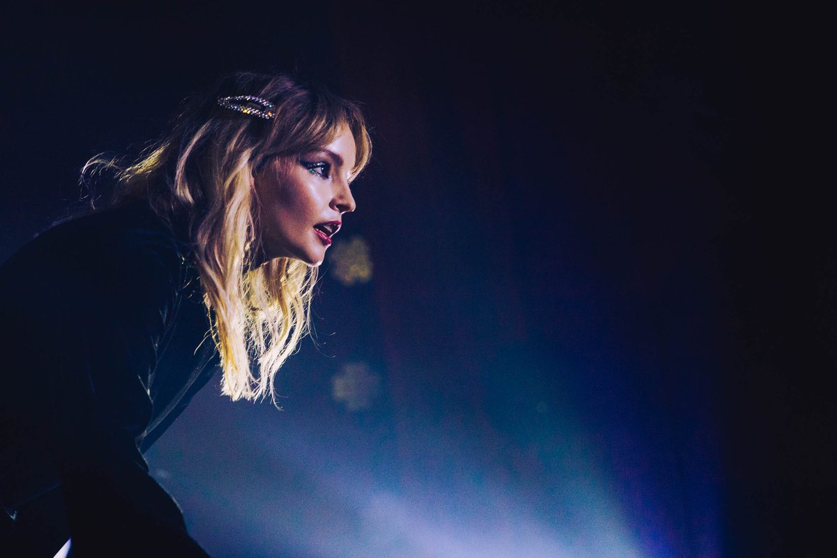 Lauren Mayberry tweet media