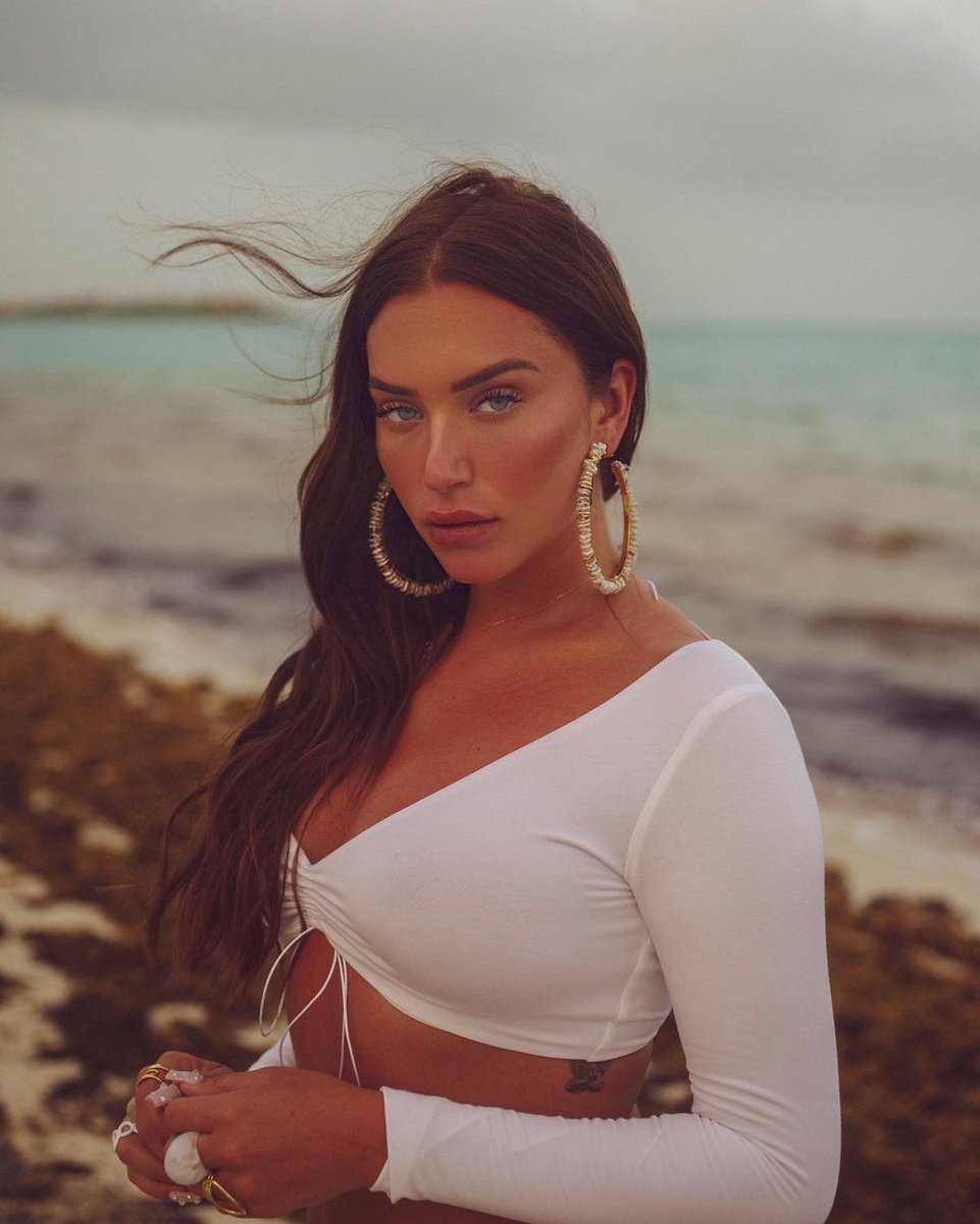 📸: #AnastasiaKaranikolaou’s IG update (1/3)

Stassie ลุคนี้ก็ดือไปหมดแล้วววววววววไม่ไหวๆ 😚😚