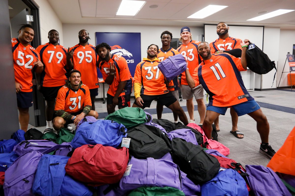 We kicked off our #BeAChampion outreach for the season yesterday as 🔟 @Broncos players stuffed 3⃣0⃣0⃣ backpacks with school supplies donated by @MyKingSoopers and transported by @baileysmoving to support students in our community this year. 📸's » j.mp/3t5gk5D